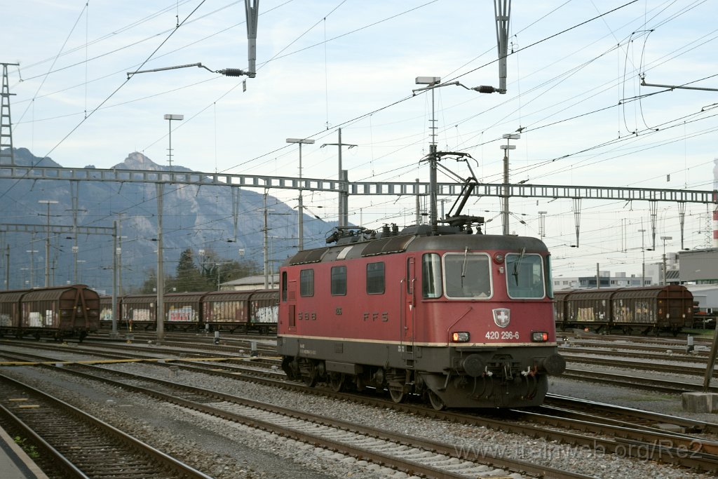 8249-0028-251022.jpg - SBBC Re 4/4'' 11296 (Re 420.296-6)  (Re 91 85 4 420 296-6 CH-SBBC) / Buchs SG 25.10.2022