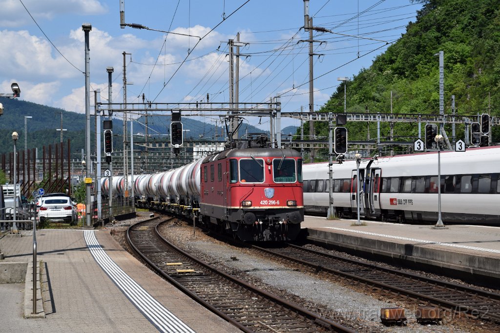8631-0043-300523.jpg - SBBC Re 4/4'' 11296 (Re 420.296-6)  (Re 91 85 4 420 296-6 CH-SBBC) / Olten 30.5.2023