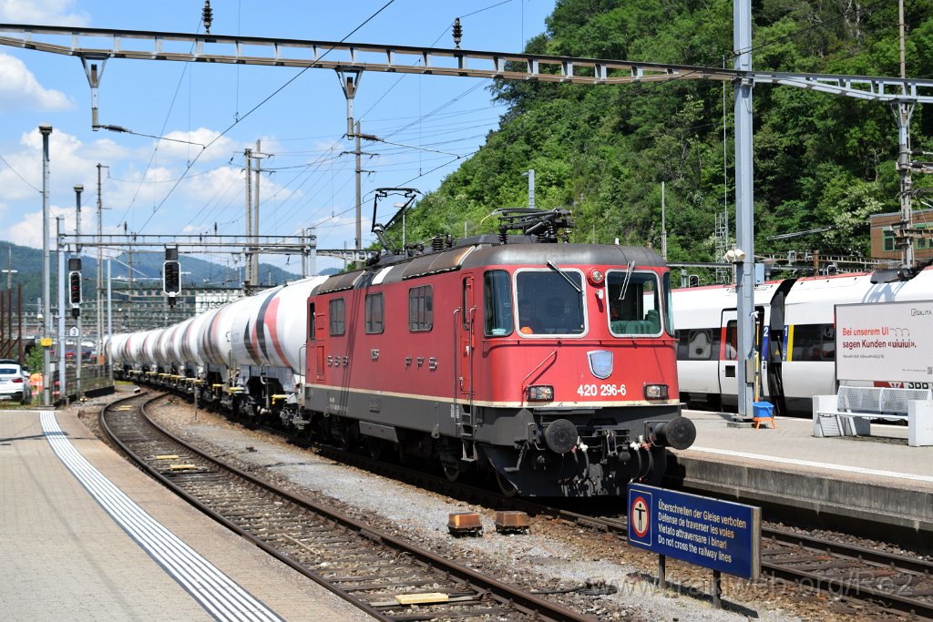 8632-0003-300523.jpg - SBBC Re 4/4'' 11296 (Re 420.296-6)  (Re 91 85 4 420 296-6 CH-SBBC) / Olten 30.5.2023