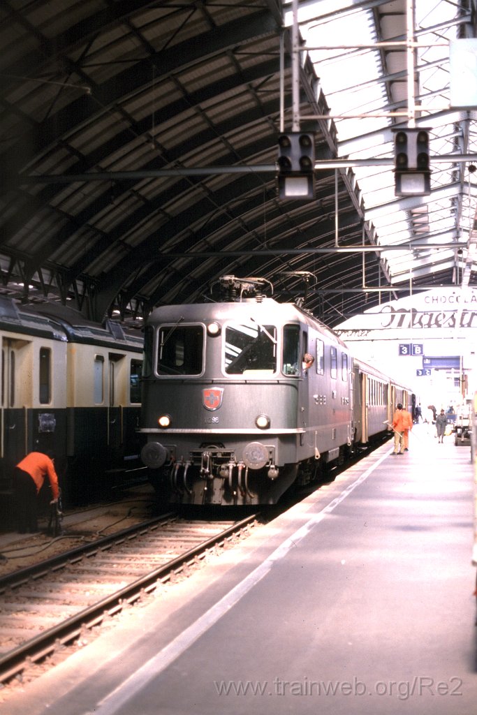 0232-0025.jpg - SBB-CFF Re 4/4'' 11298 / St.Gallen HB 20.5.1989