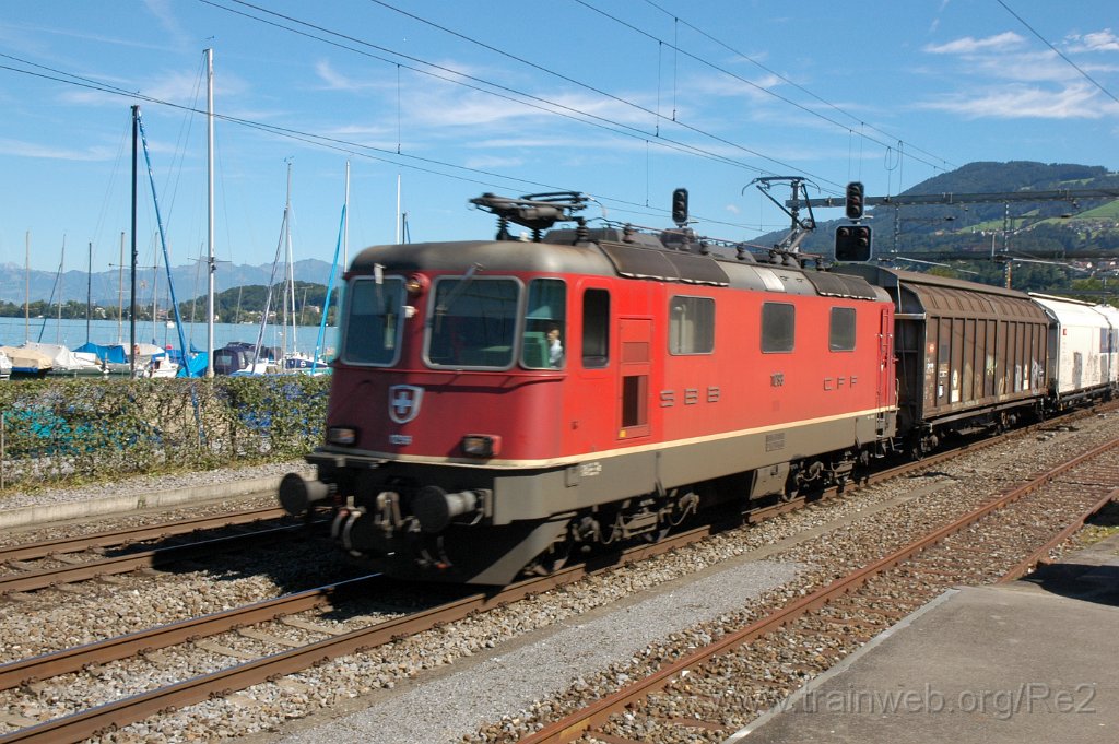 1977-0035-260810.jpg - SBB-CFF Re 4/4'' 11298 / Richterswil 26.8.2010