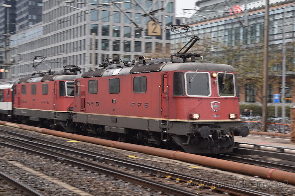 5224-0027-301118.jpg - SBB-CFF Re 4/4'' 11299 (Re 420.299-0)  (Re 91 85 4 420 299-0 CH-SBB) + SBB-CFF Re 4/4'' 11303 (Re 420.303-0)  (Re 91 85 4 420 303-0 CH-SBB) / Zürich-Altstetten 30.11.2018