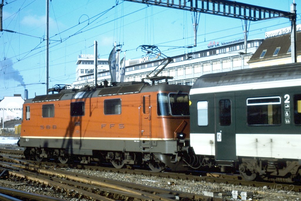 0871-0007.jpg - SBB-CFF Re 4/4'' 11300 / Zürich HB 31.12.2000