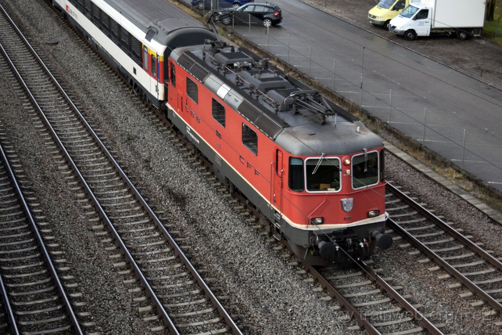 4277-0022-171116.jpg - SBB-CFF Re 4/4'' 11300 (Re 420.300-6)  / Zürich-Mülligen (Hermetschloobrücke) 17.11.2016