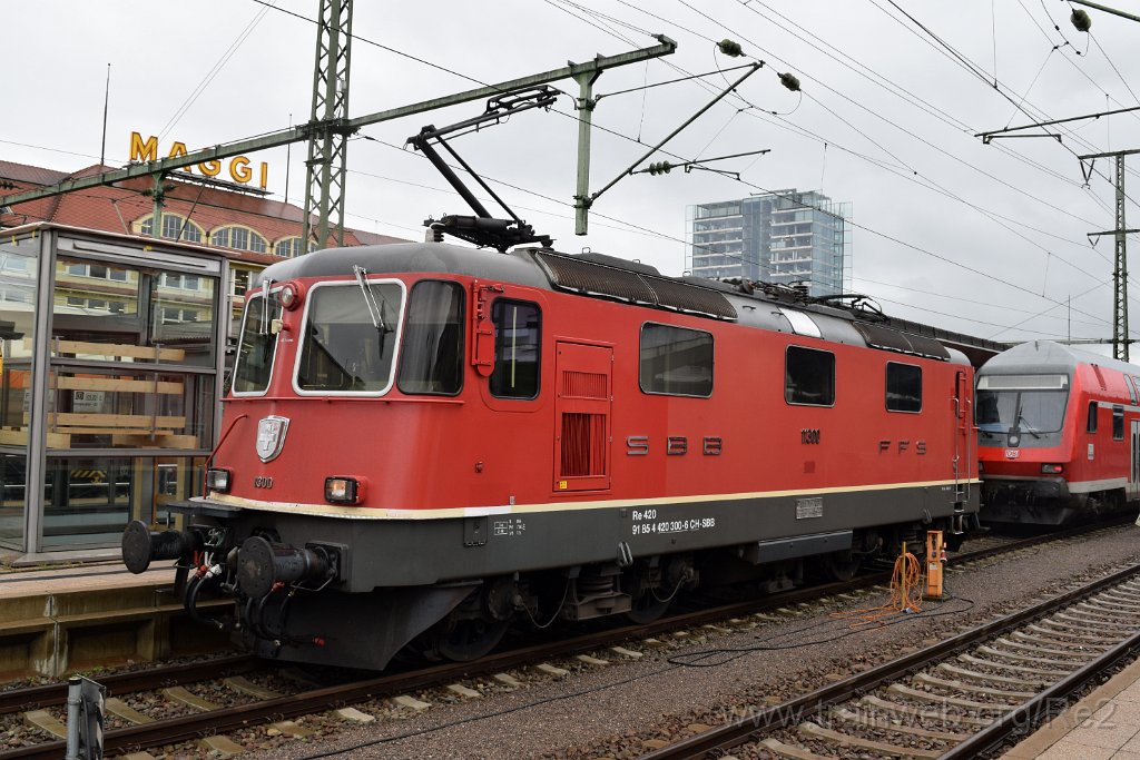 4628-0018-310817.jpg - SBB-CFF Re 4/4'' 11300 (Re 420.300-6)  (Re 91 85 4 420 300-6 CH-SBB) / Singen (Htw) 31.8.2017