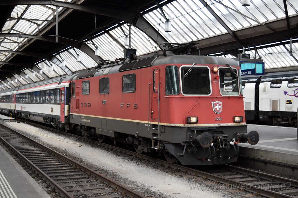 7954-0033-080422.jpg - SBB-CFF Re 4/4'' 11300 (Re 420.300-6)  (Re 91 85 4 420 300-6 CH-SBB) / Zürich HB 8.4.2022