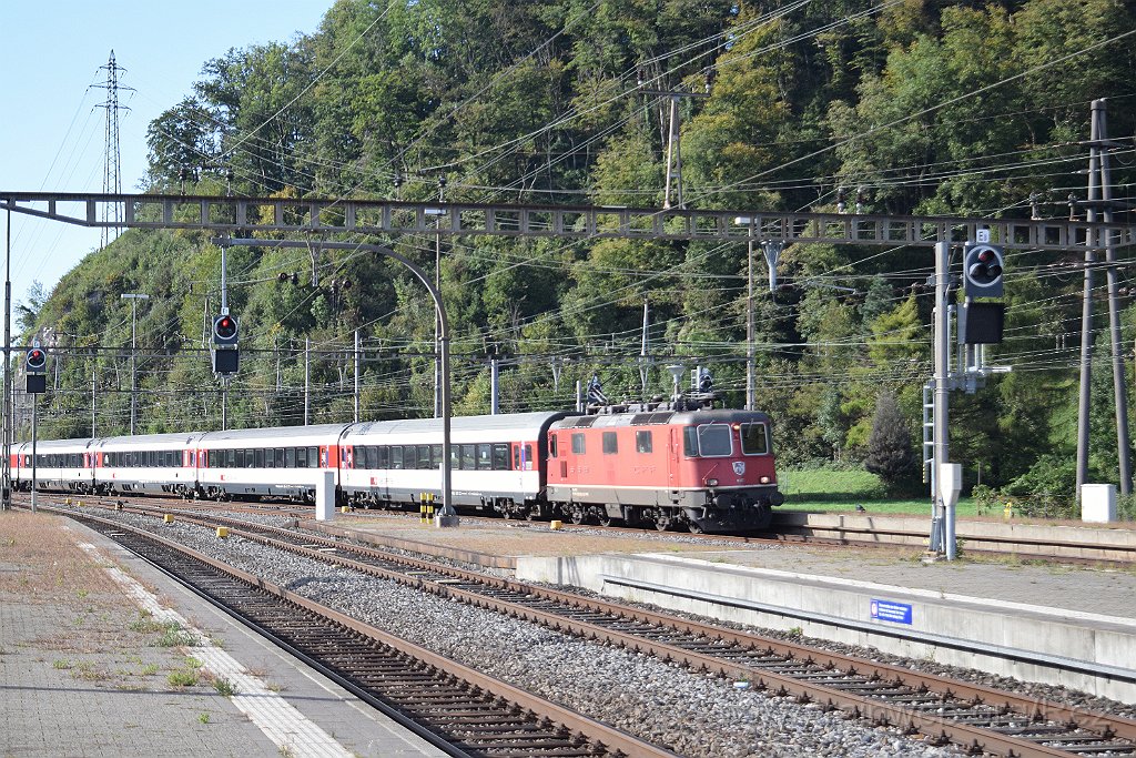 8775-0035-200923.jpg - SBB-CFF Re 4/4'' 11300 (Re 420.300-6)  (Re 91 85 4 420 300-6 CH-SBB) / Ziegelbrücke 20.9.2023