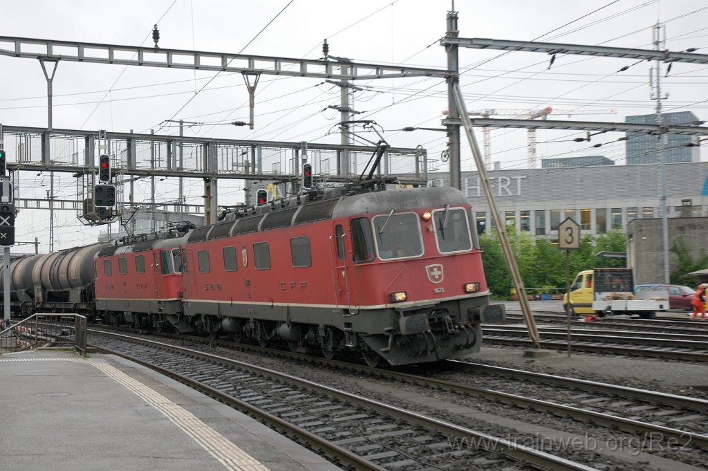 1866-0050-040510.jpg - SBB-CFF Re 6/6 11673 ''Cham'' + SBB-CFF Re 4/4'' 11179 / Zürich-Oerlikon 4.5.2010