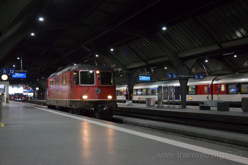 4887-0018-150318.jpg - SBB-CFF Re 4/4'' 11301 (Re 420.301-4)  (Re 91 85 4 420 301-4 CH-SBB) / Zürich HB 15.3.2018