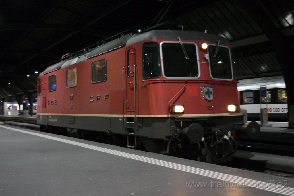 4887-0020-150318.jpg - SBB-CFF Re 4/4'' 11301 (Re 420.301-4)  (Re 91 85 4 420 301-4 CH-SBB) / Zürich HB 15.3.2018