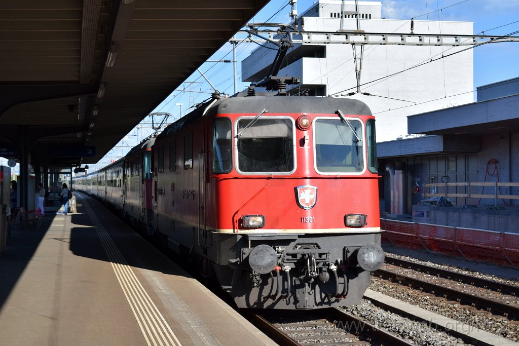 4987-0037-240518.jpg - SBB-CFF Re 4/4'' 11301 (Re 420.301-4)  (Re 91 85 4 420 301-4 CH-SBB) + SBB-CFF Re 420.202-4 (Re 91 85 4 420 202-4 CH-SBB) / Killwangen-Spreitenbach 24.5.2018