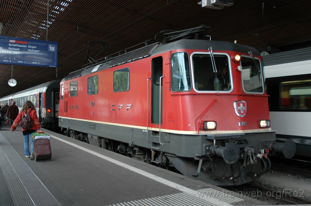 2127-0030-010611.jpg - SBB-CFF Re 4/4'' 11302 / Zürich HB 1.6.2011