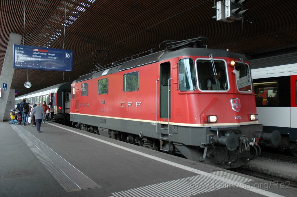 2127-0033-010611.jpg - SBB-CFF Re 4/4'' 11302 / Zürich HB 1.6.2011