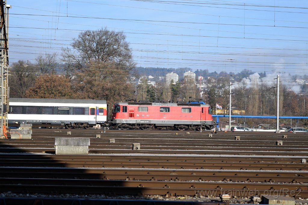 4296-0012-221216.jpg - SBB-CFF Re 4/4'' 11302 (Re 420.302-2)  (Re 91 85 4 420 302-2 CH-SBB) / Zürich-Mülligen 22.12.2016