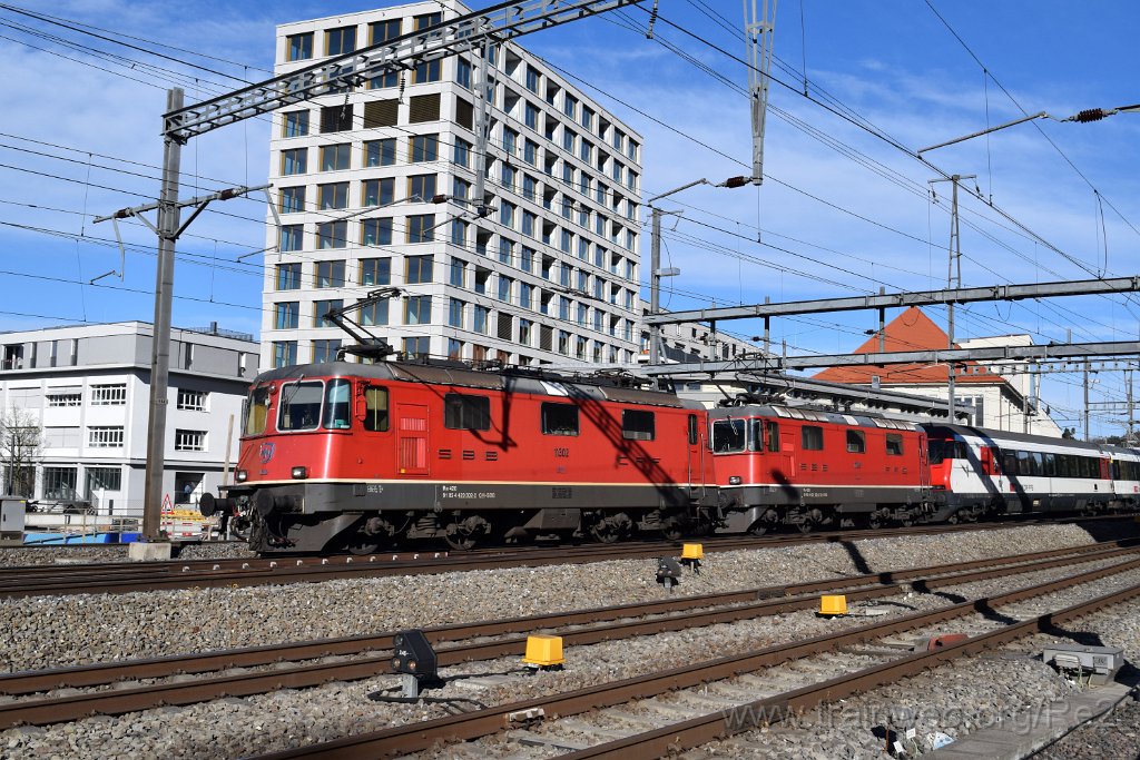 4912-0038-120418.jpg - SBB-CFF Re 4/4'' 11302 (Re 420.302-2)  (Re 91 85 4 420 302-2 CH-SBB) + SBB-CFF Re 4/4'' 11138 (Re 420.138-0)  (Re 91 85 4 420 138-0 CH-SBB) / Lenzburg 12.4.2018