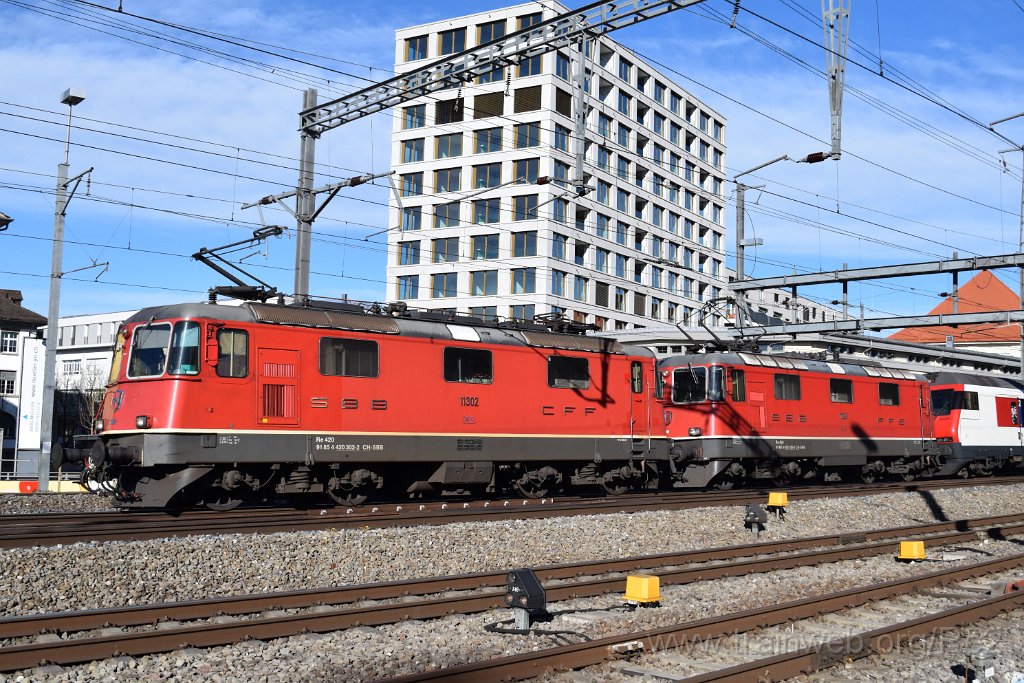 4912-0039-120418.jpg - SBB-CFF Re 4/4'' 11302 (Re 420.302-2)  (Re 91 85 4 420 302-2 CH-SBB) + SBB-CFF Re 4/4'' 11138 (Re 420.138-0)  (Re 91 85 4 420 138-0 CH-SBB) / Lenzburg 12.4.2018