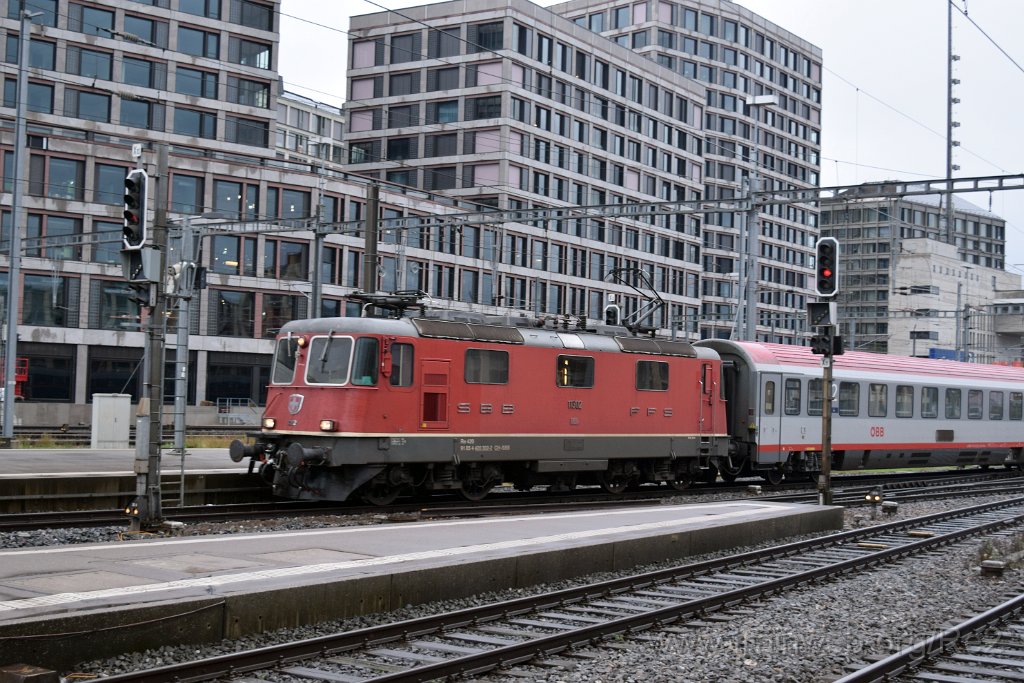 5798-0009-121219.jpg - SBB-CFF Re 4/4'' 11302 (Re 420.302-2)  (Re 91 85 4 420 302-2 CH-SBB) / Zürich HB 12.12.2019