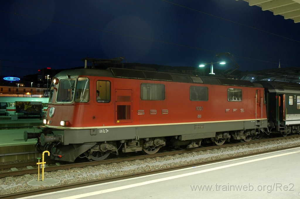 1681-0004-300509.jpg - SBB-CFF Re 4/4'' 11303 / Zürich HB ((Sihlpost)) 30.5.2009