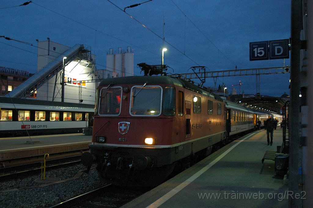 2017-0010-031110.jpg - SBB-CFF Re 4/4'' 11303 / Zürich HB 3.11.2010