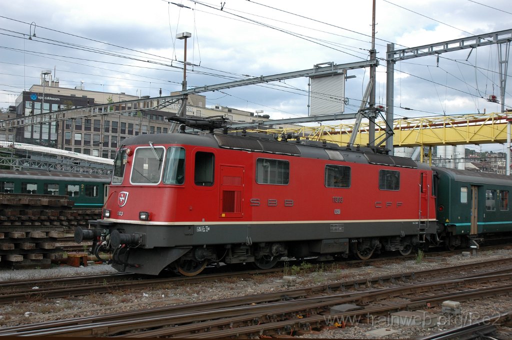 2133-0002-100611.jpg - SBB-CFF Re 4/4'' 11303 / Zürich HB 10.6.2011
