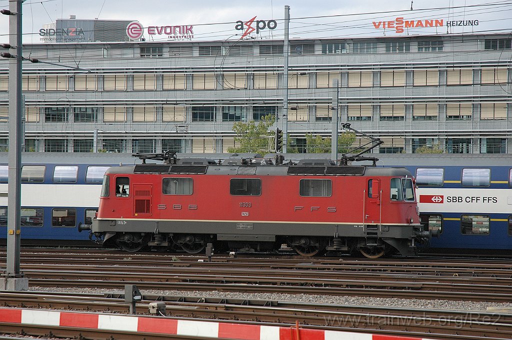 2176-0008-290811.jpg - SBB-CFF Re 4/4'' 11303 / Zürich HB 29.8.2011