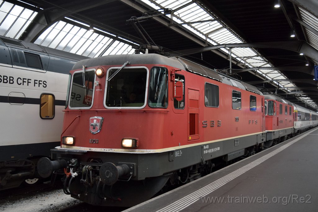 4770-0014-081117.jpg - SBB-CFF Re 4/4'' 11303 (Re 420.303-0)  (Re 91 85 4 420 303-0 CH-SBB) + SBB-CFF Re 4/4'' 11301 (Re 420.301-4)  (Re 91 85 4 420 301-4 CH-SBB) / Zürich HB 8.11.2017