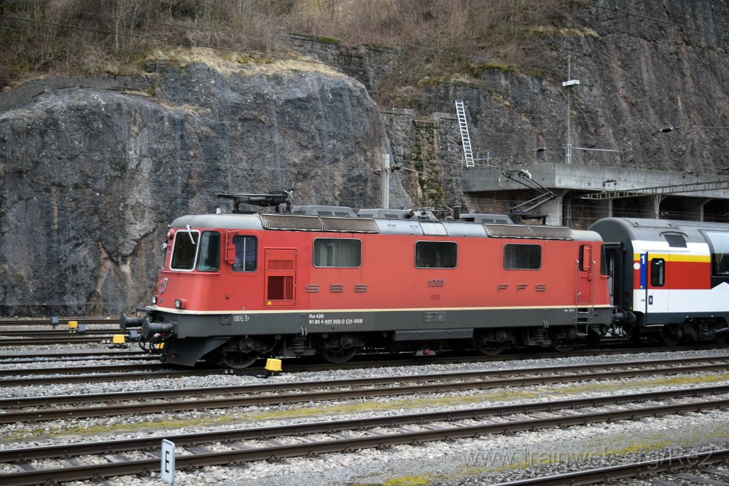 4876-0010-130318.jpg - SBB-CFF Re 4/4'' 11303 (Re 420.303-0)  (Re 91 85 4 420 303-0 CH-SBB) / Ziegelbrücke 13.3.2018