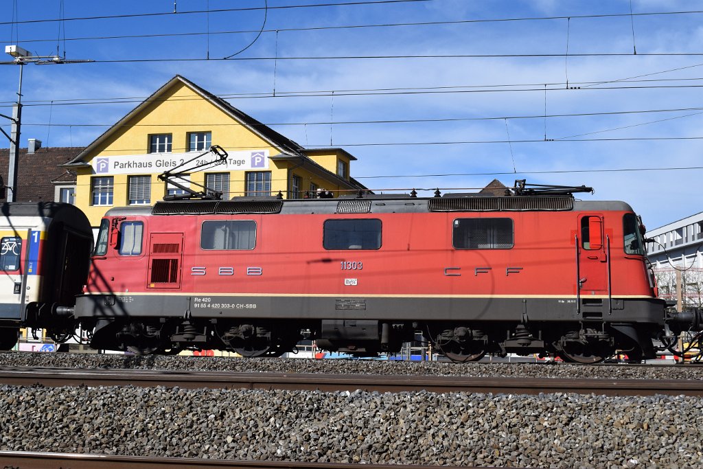 4902-0041-120418.jpg - SBB-CFF Re 4/4'' 11303 (Re 420.303-0)  (Re 91 85 4 420 303-0 CH-SBB) / Lenzburg 12.4.2018