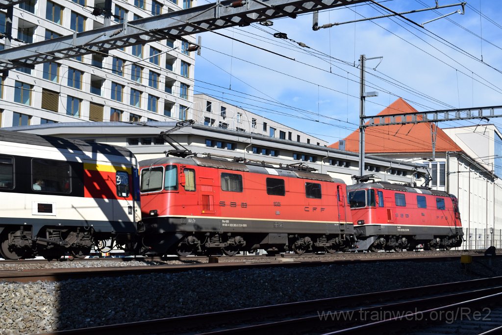 4902-0042-120418.jpg - SBB-CFF Re 4/4'' 11164 (Re 420.164-6)  (Re 91 85 4 420 164-6 CH-SBB) + SBB-CFF Re 4/4'' 11303 (Re 420.303-0)  (Re 91 85 4 420 303-0 CH-SBB) / Lenzburg 12.4.2018