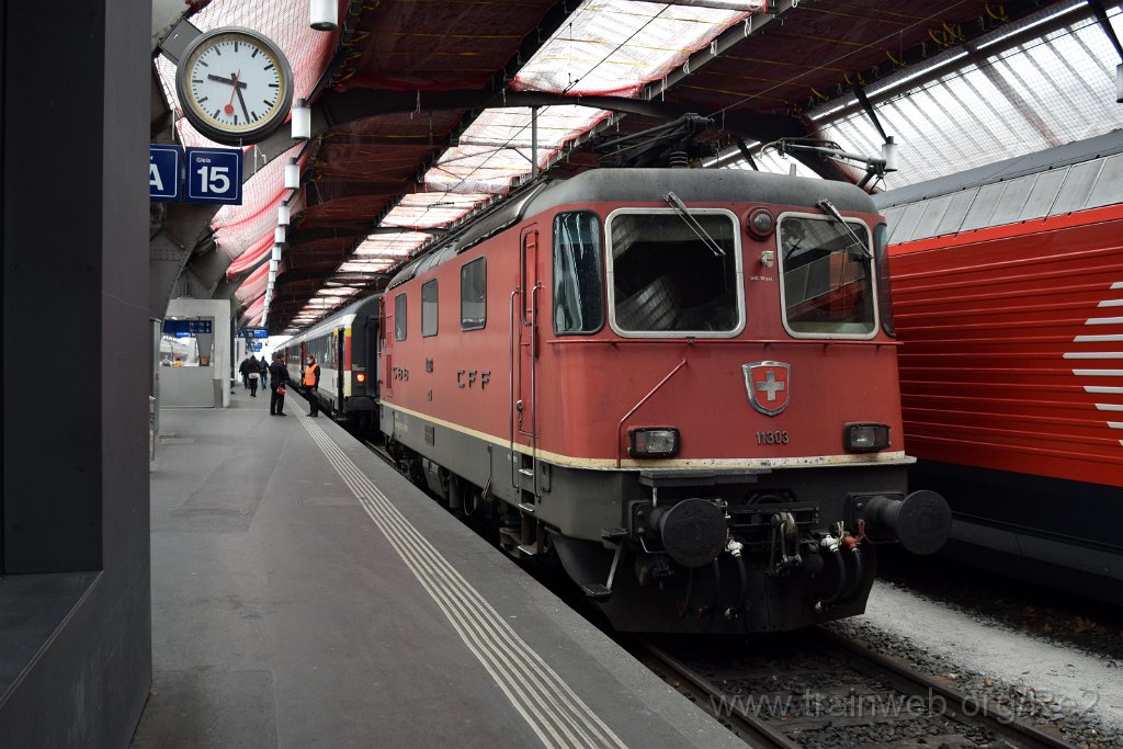 7368-0030-280421.jpg - SBB-CFF Re 4/4'' 11303 (Re 420.303-0)  (Re 91 85 4 420 303-0 CH-SBB) / Zürich HB 28.4.2021