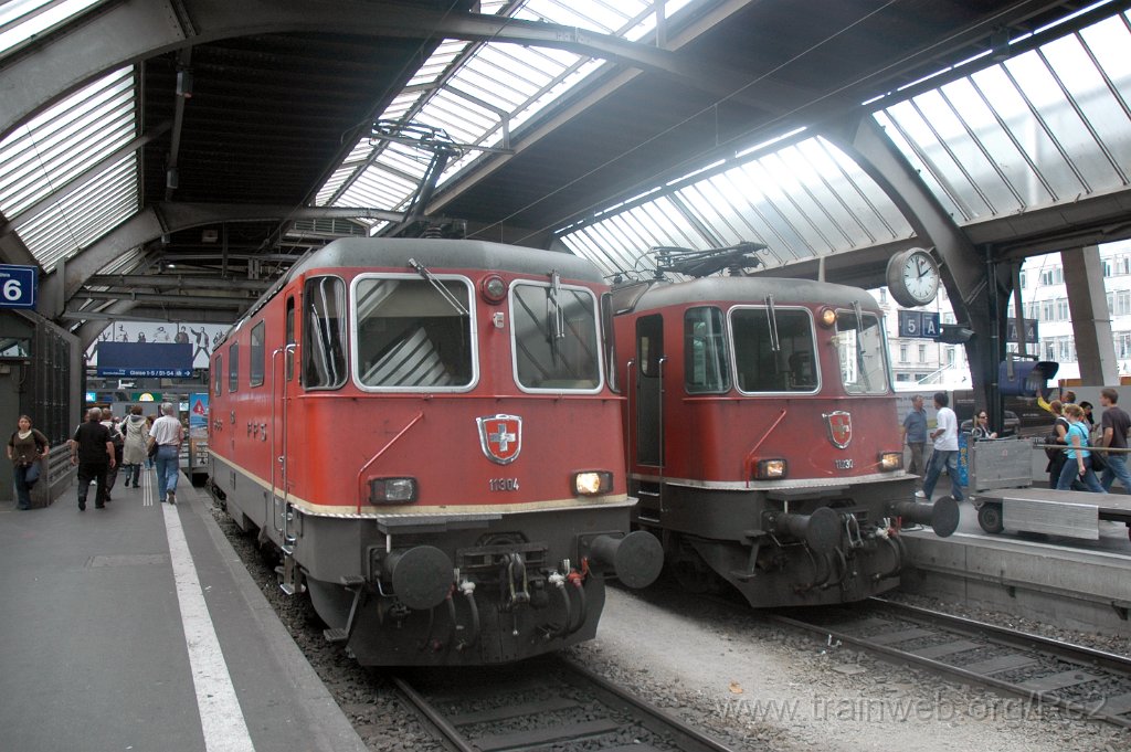 1558-0030-060908.jpg - SBB-CFF Re 4/4'' 11304 + SBB-CFF Re 4/4'' 11230 / Zürich HB 6.9.2008