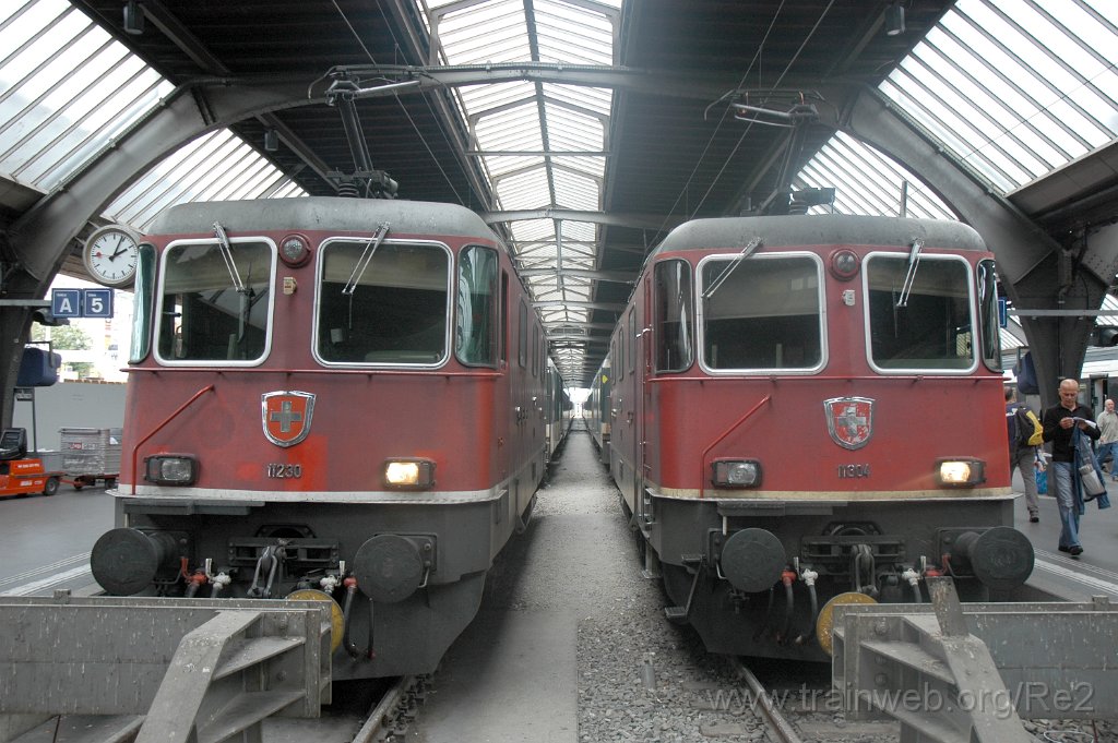 1558-0042-060908.jpg - SBB-CFF Re 4/4'' 11304 + SBB-CFF Re 4/4'' 11230 / Zürich HB 6.9.2008