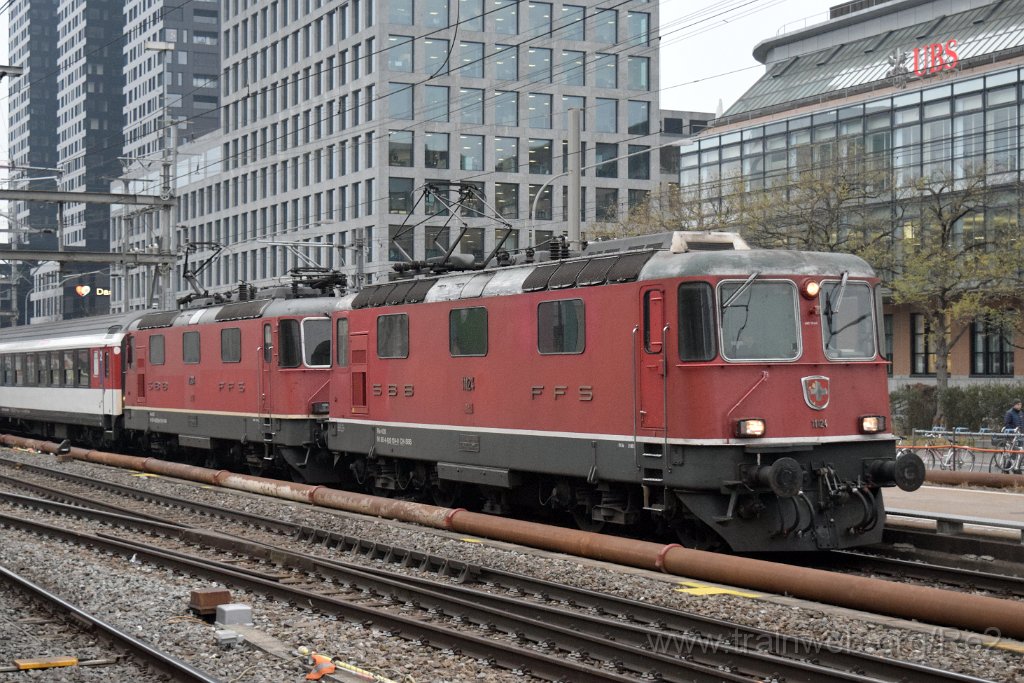 5213-0037-211118.jpg - SBB-CFF Re 4/4'' 11124 (Re 420.124-0)  (Re 91 85 4 420 124-0 CH-SBB) + SBB-CFF Re 4/4'' 11304 (Re 420.304-8)  (Re 91 85 4 420 304-8 CH-SBB) / Zürich-Altstetten 21.11.2018