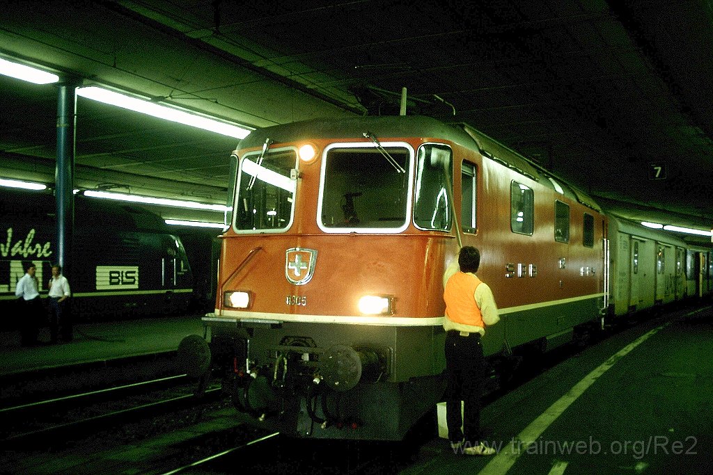0668-0033.jpg - SBB-CFF Re 4/4'' 11305 / Bern HB 27.5.1997