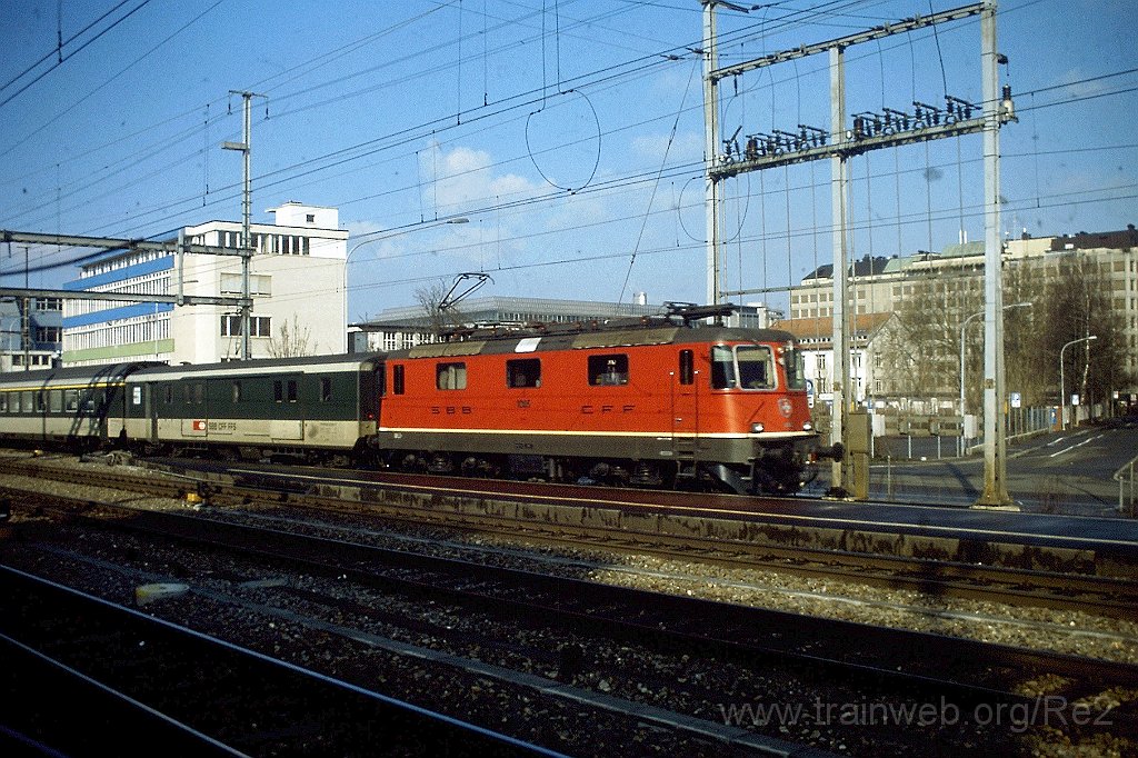 0701-0013.jpg - SBB-CFF Re 4/4'' 11305 / Zürich-Altstetten 8.2.1998