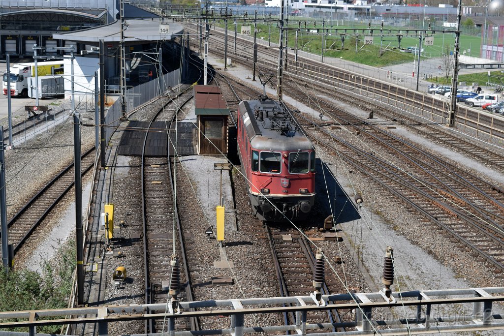 3867-0026-110416.jpg - SBB-CFF Re 4/4'' 11306 / Zürich-Mülligen (Hermetschloobrücke) 11.4.2016