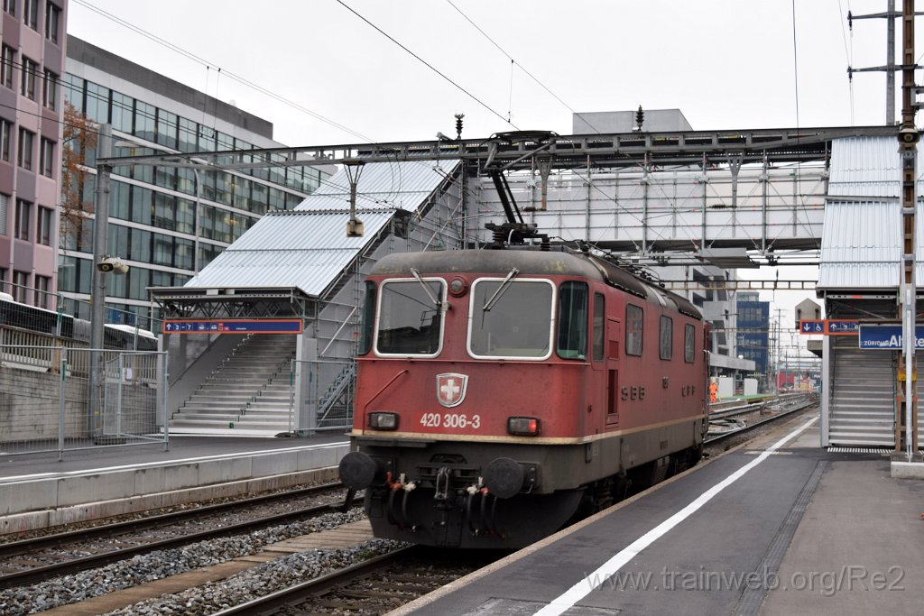 5201-0032-121118.jpg - SBBC Re 4/4'' 11306 (Re 420.306-3)  (Re 91 85 4 420 306-3 CH-SBBC) / Zürich-Altstetten 12.11.2018