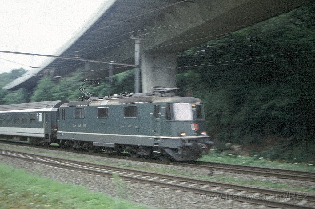 0824-0007.jpg - SBB-CFF Re 4/4'' 11307 / Kemptthal 23.7.2000