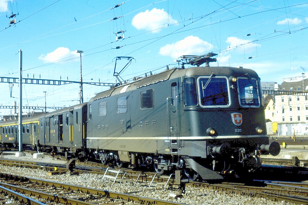 0200-0008-s.jpg - SBB-CFF Re 4/4'' 11309 / Zürich HB 24.9.1988
