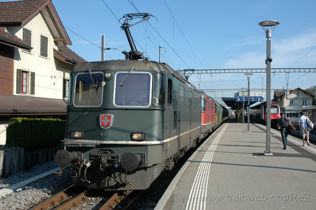 2456-0039-190612.jpg - SBB-CFF Re 4/4'' 11309 + SBB-CFF Re 4/4'' 11327 / Hinwil 19.6.2012
