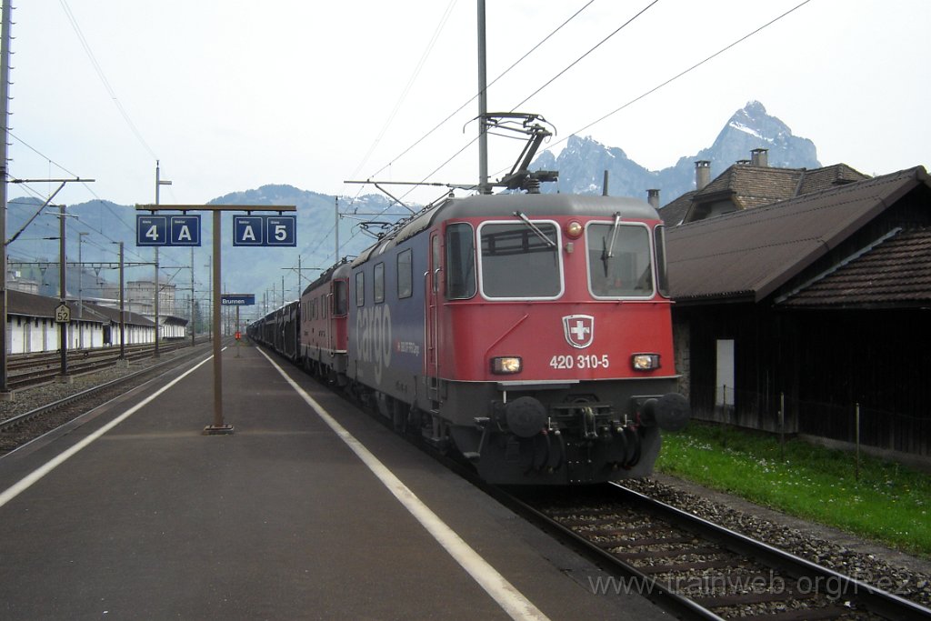 1036-0022-240405.jpg - SBBC Re 420.310-5 + SBB-CFF Re 6/6 11622 ''Suhr'' / Brunnen 24.4.2005