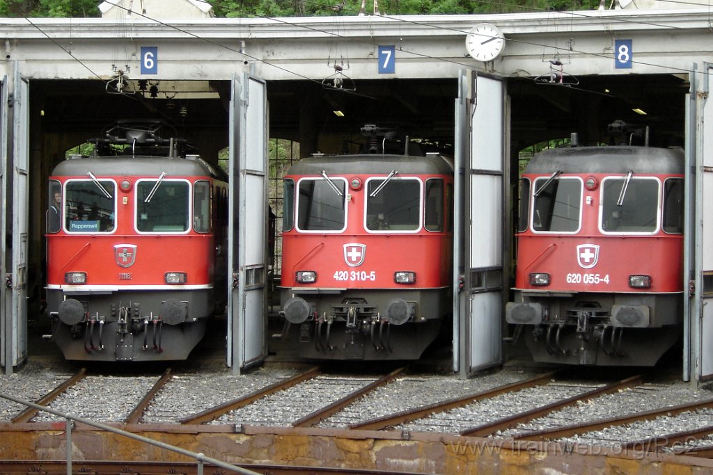 1181-0013-200506.jpg - SBB-CFF Re 4/4'' 11118 + SBBC Re 420.310-5 + SBBC Re 620.055-4 ''Cossonay'' / Brig (Dépot) 20.5.2006