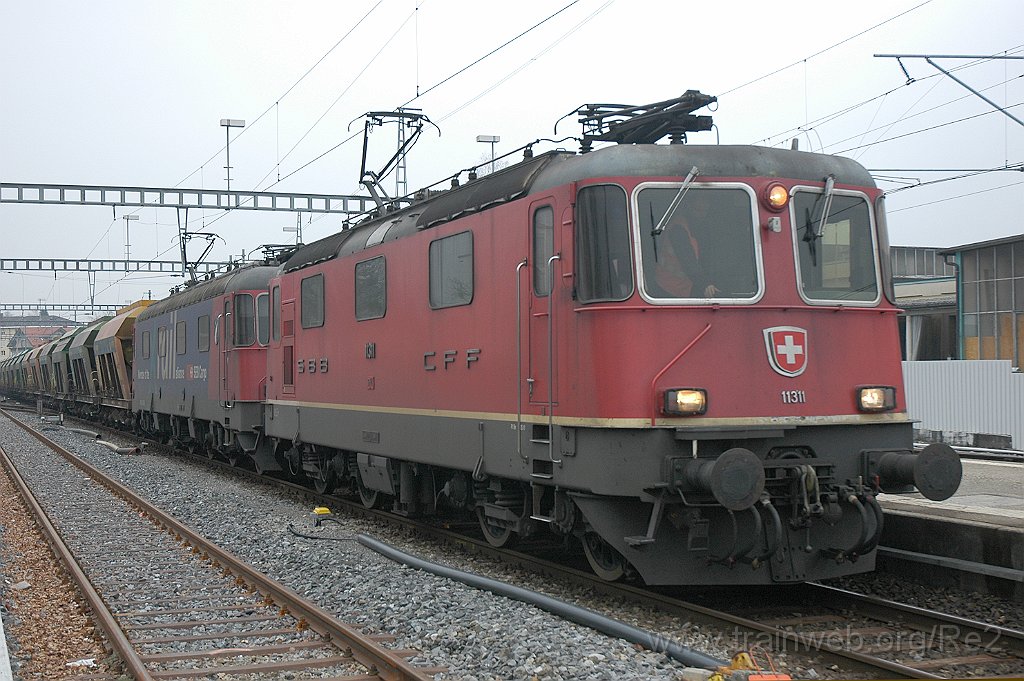 2064-0043-160211.jpg - SBB-CFF Re 4/4'' 11311 + SBBC Re 620.088-5 ''Linthal / X-Rail Alliance'' / Hinwil 16.2.2011