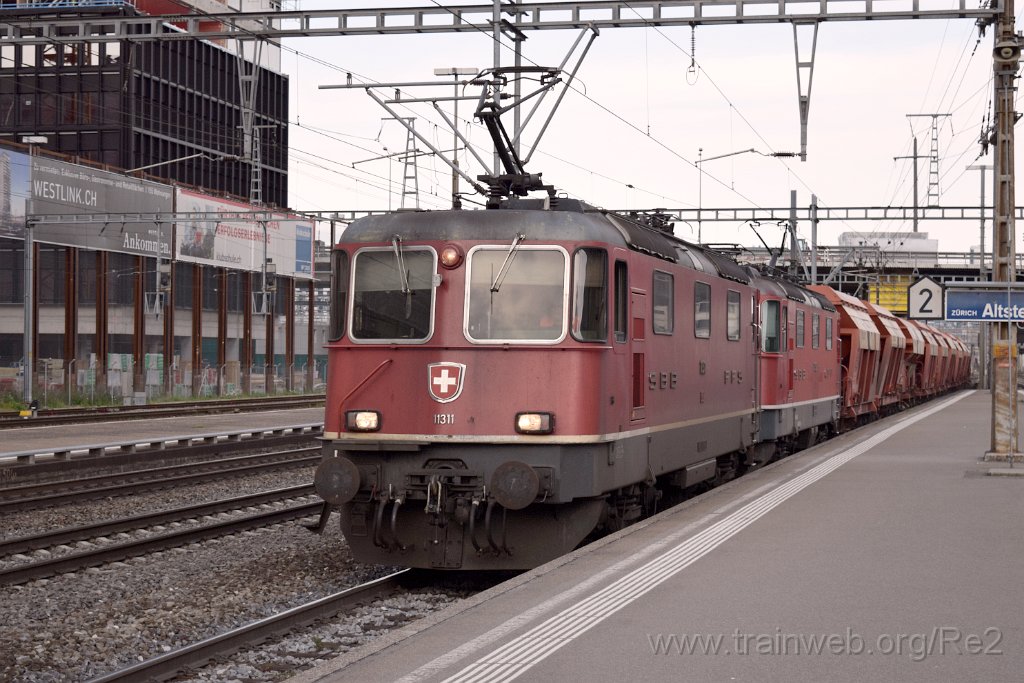 3882-0015-100516.jpg - SBB-CFF Re 4/4'' 11311 + SBBC Re 4/4''' 11352 (Re 430.352-5)  (Re 91 85 4 430 352-5 CH-SBBC) / Zürich-Altstetten 10.5.2016