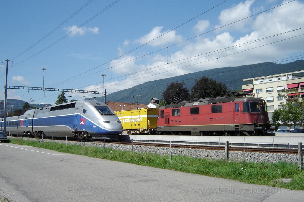 1211-0001-230806.jpg - SNCF TGV 384.001 + Re 4/4" 11316 / Grenchen-Süd 23.8.2006