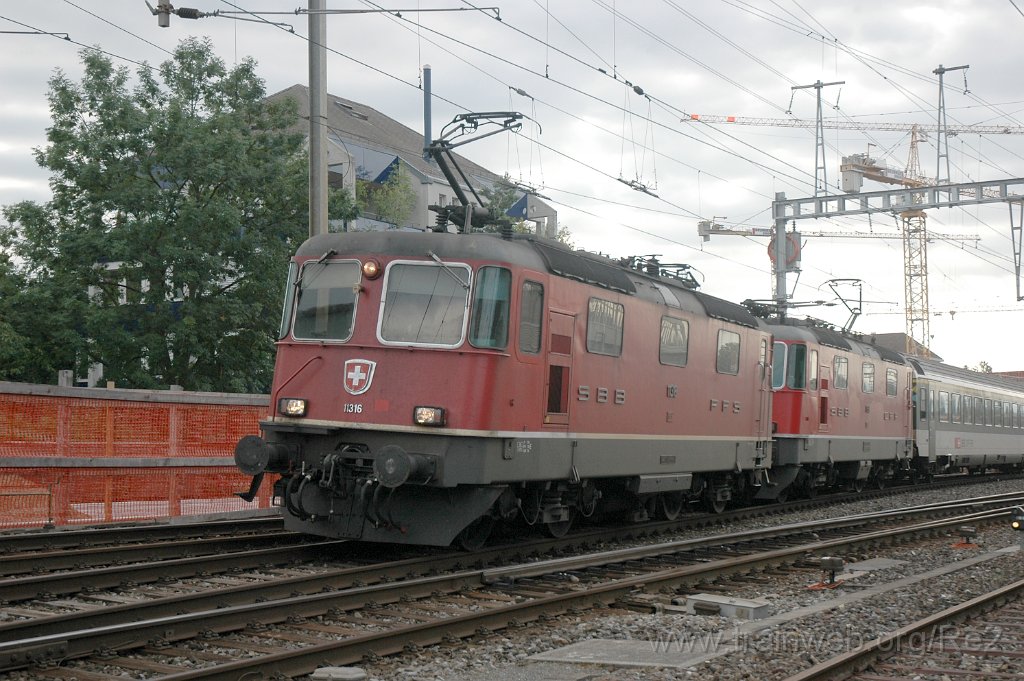 1694-0038-130709.jpg - SBB-CFF Re 4/4'' 11316 + SBB-CFF Re 4/4'' 11191 / Wallisellen (Bahnweg) 13.7.2009