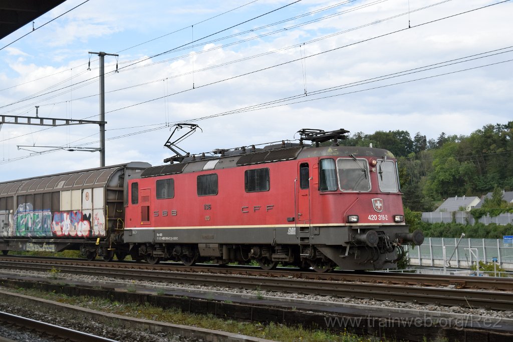 8216-0010-140922.jpg - SBBC Re 4/4'' 11316 (Re 420.316-2)  (Re 91 85 4 420 316-2 CH-SBBC) / Killwangen-Spreitenbach 14.9.2022