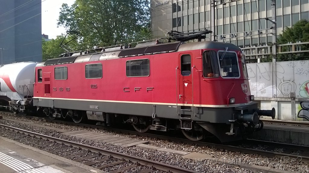 3588-0037-110615.jpg - SBB-CFF Re 4/4'' 11325 / Zürich-Altstetten 11.6.2015