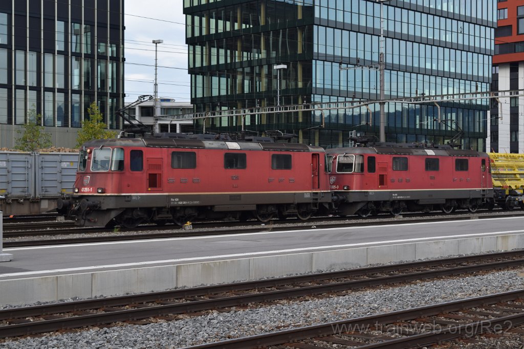 7178-0001-201020.jpg - SBBC Re 4/4'' 11251 (Re 420.251-1)  (Re 91 85 4 420 251-1 CH-SBBC) + SBBC Re 4/4'' 11325 (Re 420.325-3)  (Re 91 85 4 420 325-3 CH-SBBC) / Rotkreuz 20.10.2020