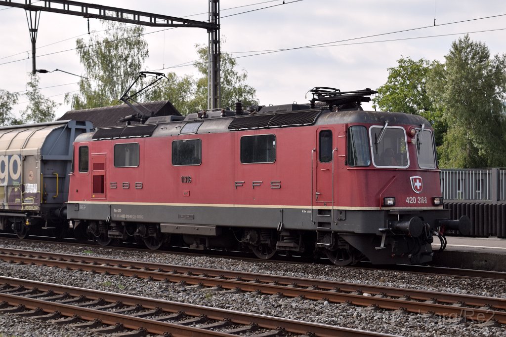 5706-0017-220819.jpg - SBBC Re 4/4'' 11318 (Re 420.318-8)  (Re 91 85 4 420 318-8 CH-SBBC) / Rupperswil 22.8.2019